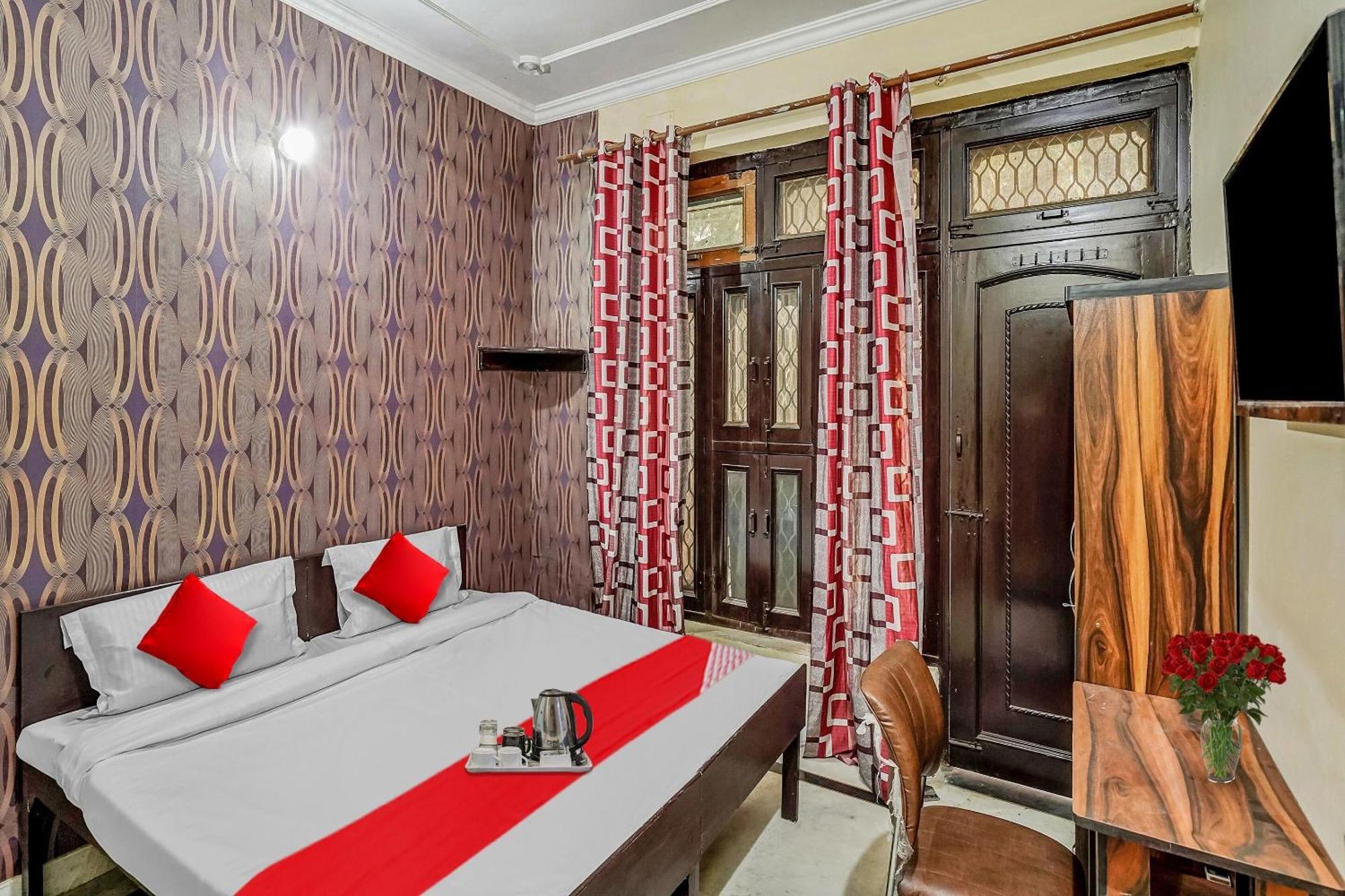 Hotel Oyo Flagship 70209 Alpha One Greater Noida Esterno foto