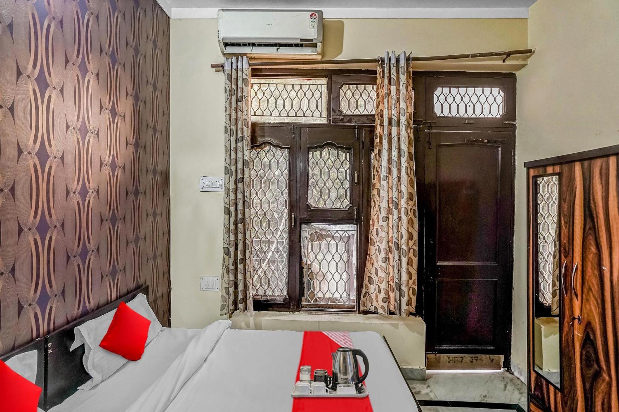 Hotel Oyo Flagship 70209 Alpha One Greater Noida Esterno foto