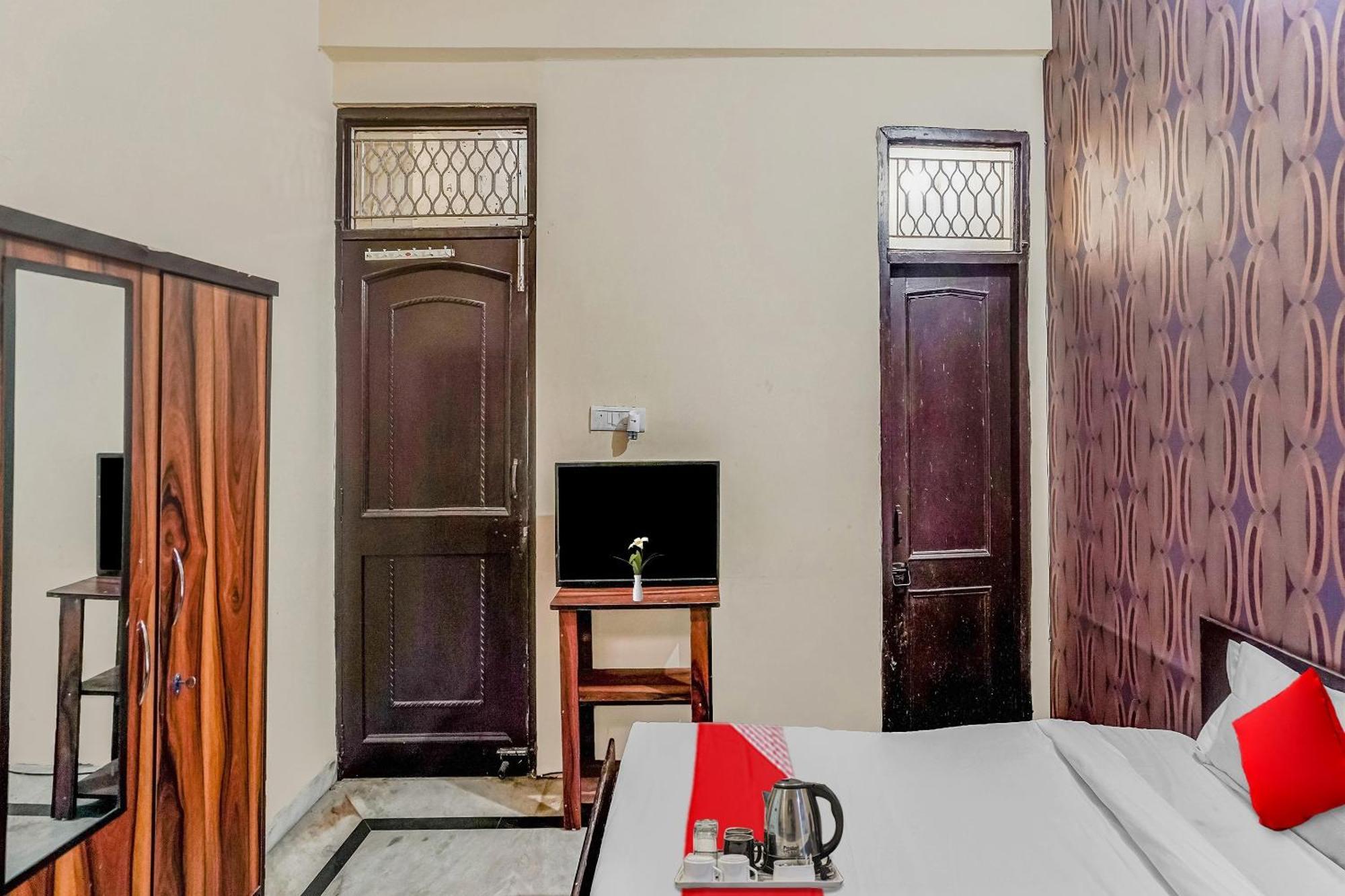 Hotel Oyo Flagship 70209 Alpha One Greater Noida Esterno foto